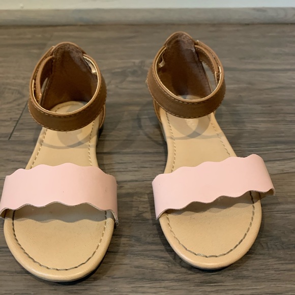 Old Navy Other - OLD NAVY GIRLS SIZE 9 BLUSH AND BROWN SANDALS 👑👡